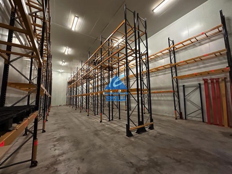 Nave industrial con cámaras de congelación